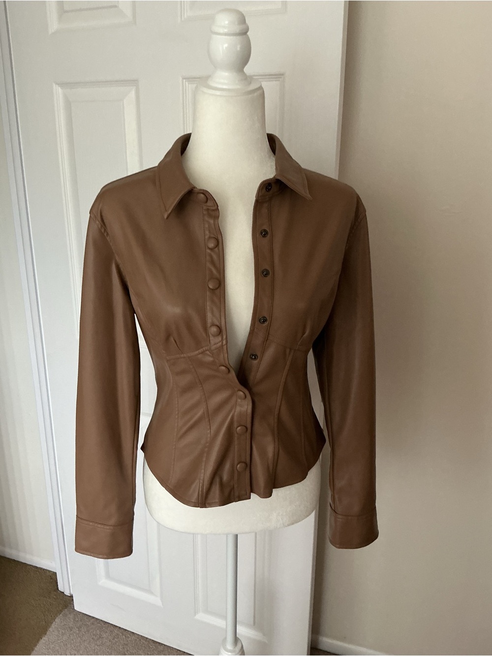 HEARTLOOM DELANCEY TOP  IN COCO-FAUX LEATHER—SIZE SMALL